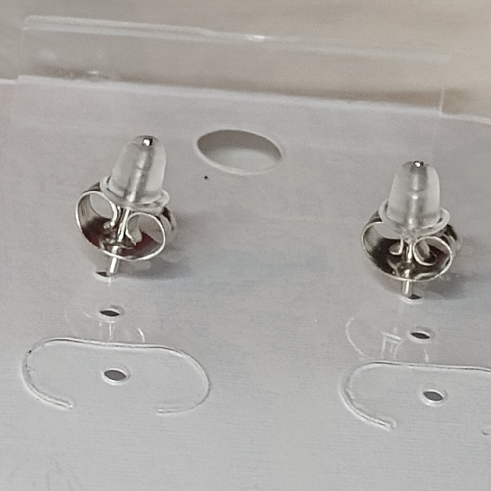 NWT Stainless Steel Heart Earrings - Picture 4 of 5